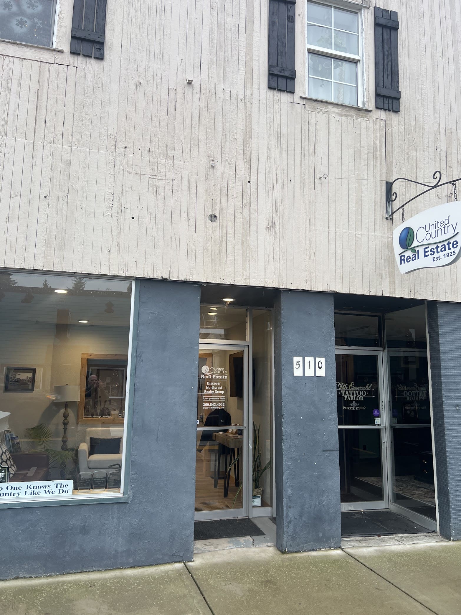 The Discover Northwest Realty Group office at 510 E Main St, Battle Ground, under the United Country Real Estate sign